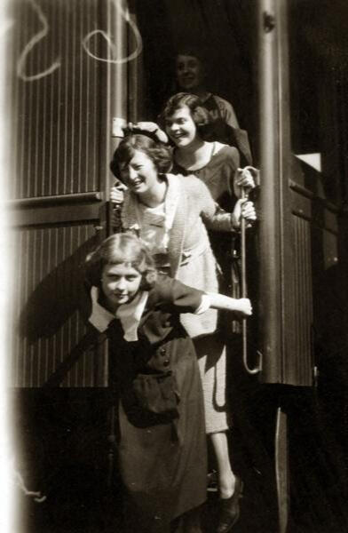 Cast members in 1921